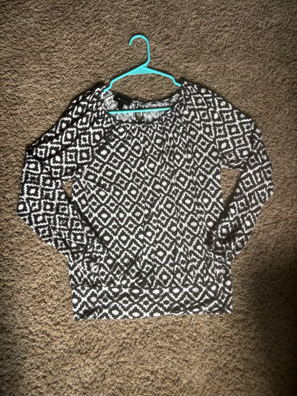 AB Studio Black and White Geometric Long-Sleeve Top
